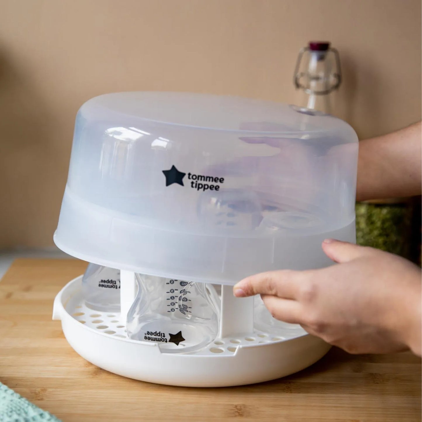 Esterilizador de Biberones Para Microondas Tommee Tippee